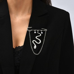 Retro Europa y América creativo personalizado cadena larga serpiente broche moda femenina exquisito Zodíaco Collar Pin Accesorios