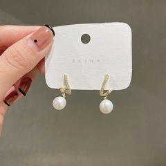 Korean Pearl 2021 new trendy niche design autumn and winter earrings women wholesale