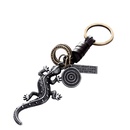 Retro gecko lizard leather keychain creative handwoven car key pendantpicture9