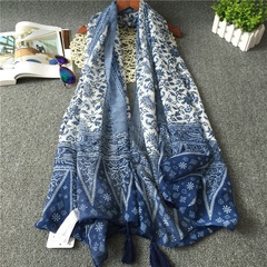 Nuevo estilo étnico Retro bufanda de seda de viaje artístico fresco cifrado Voile azul y blanco porcelana borla bufanda chal