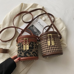 2021 new trendy autumn fashion single-shoulder handbags messenger lattice bucket bag