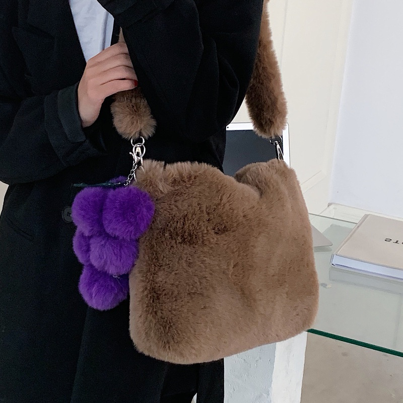 Fur Bag 2021 Winter New Womens Bags Simple Tote Bag Large Capacity Plush Portable Messenger Bag with Hair Ball