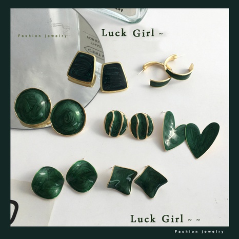 Pendientes de colección de metal verde Pendientes de estilo simple con personalidad de moda's discount tags