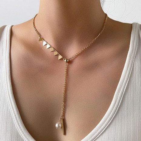 Collier à pendentif long en perles de chaîne à couture triangulaire au design simple's discount tags