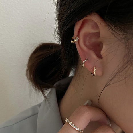 Simple para mujer pequeños aretes de hueso de oreja estilo Ins nuevo Clip de oreja de moda tachuelas de oído de alto sentido Temperamental estilo frío anillo de oreja's discount tags