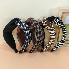 Korean version of the wide-sided retro cross leopard print color matching fabric twisted hair band