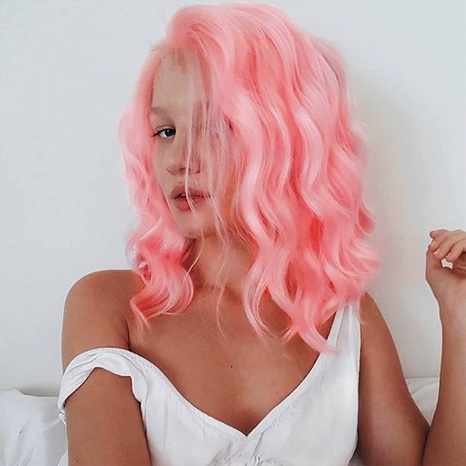 Perücken Europäische und amerikanische Damen Perücken kleine Spitze Front Spitze Chemiefaser Kopf bedeckung rosa Wasserwellen kurze lockige Haare wigs's discount tags
