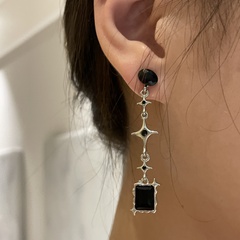 Japanese and Korean Asterism Ear Studs Special Interest Earrings Ins Style Exaggerated Cold High-Grade Feeling Tong Qin Black Diamond Asymmetric Earrings Female