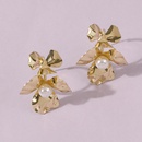 retro palace style flower inlaid pearl alloy earrings wholesalepicture8