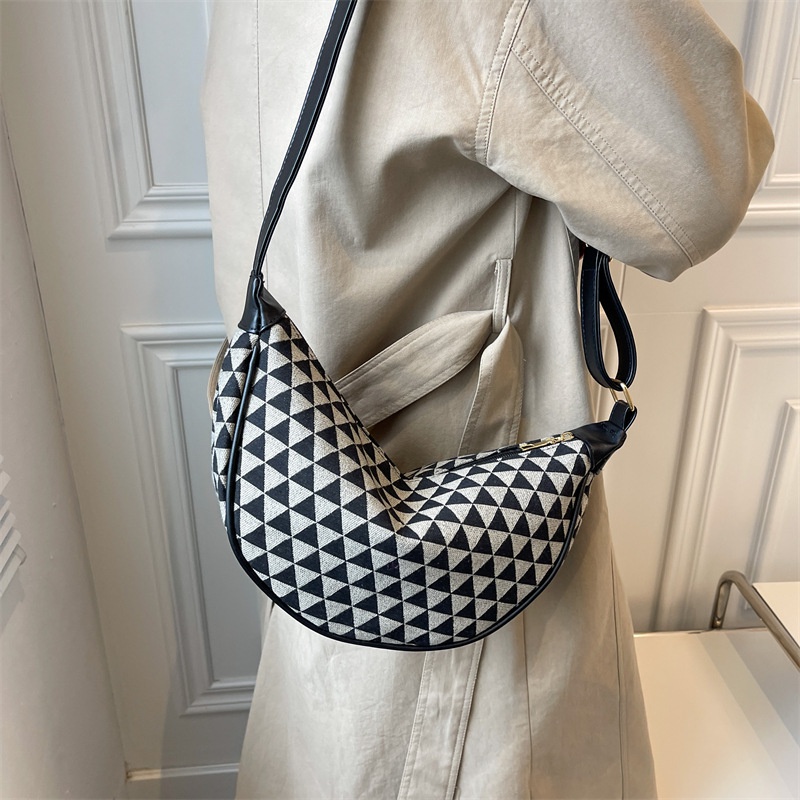 2021 winter new trendy fashion oneshoulder handbag casual simple chest bag dumpling bag
