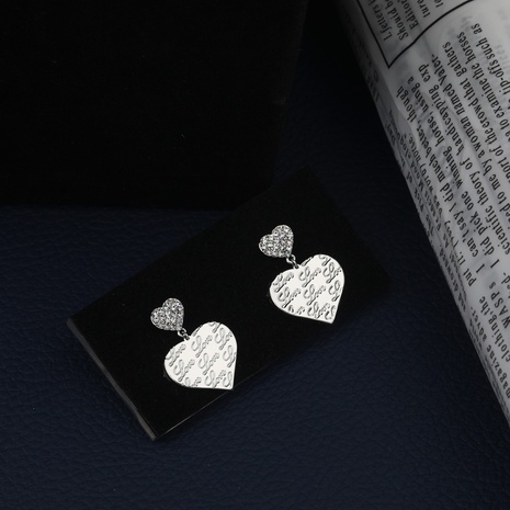 Boucles d'oreilles pendantes en forme de cœur de diamant de cuivre de mode classique de tempérament's discount tags