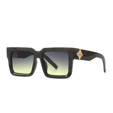 European and American contrast color model square sunglasses's discount tags