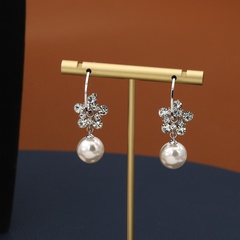 Exquisite fashion copper diamond flower pearl drop earrings