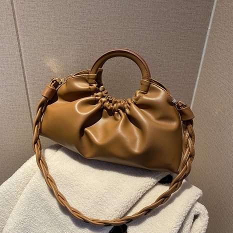 2021 new retro simple one-shoulder messenger bag large-capacity handbag's discount tags