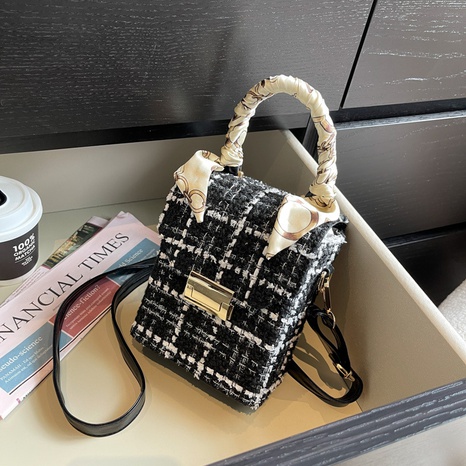 autumn and winter 2021 new fashion plaid messenger small square bag NHGN520751's discount tags