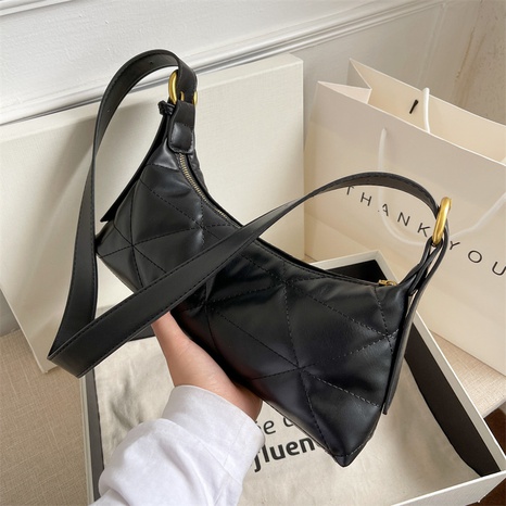 commuter soft face baguette bag new crossbody personality one-shoulder armpit chain bag's discount tags