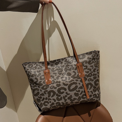 new large-capacity handbags handbags trendy fashion leopard print single shoulder tote bag's discount tags