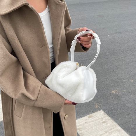 Korean version of pure color plush handbags fashion one-shoulder messenger bag large-capacity bag's discount tags