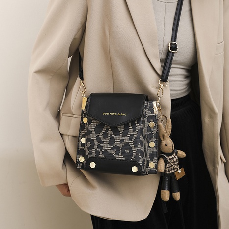 Mini personality flower fashion retro messenger handbags new shoulder mobile phone bag's discount tags