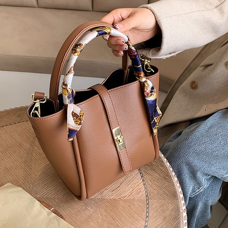 Modische tragbare Damentasche mit großer Kapazität einfarbig Seidenschal-Umhängetasche's discount tags