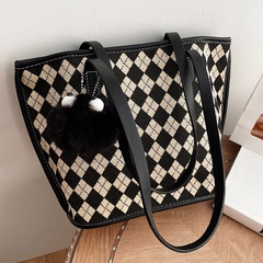Large capacity rhombus shoulder female fashion lattice commuter tote bag