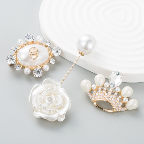 Koreanische neue einfache Perlenkrone Diamantbrosche Zubehör Großhandel's discount tags