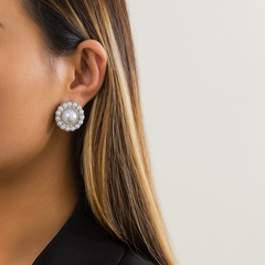 geometric fragrance temperament sun flower French retro pearl earrings