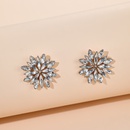 romantische Diamantohrringe mit eingelegten Diamanten mit geometrischer Blumepicture7