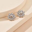 romantische Diamantohrringe mit eingelegten Diamanten mit geometrischer Blumepicture8