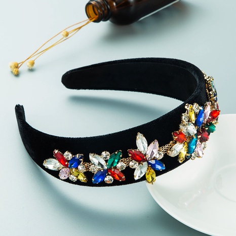Serre-tête baroque en flanelle colorée avec décoration de pierres précieuses's discount tags