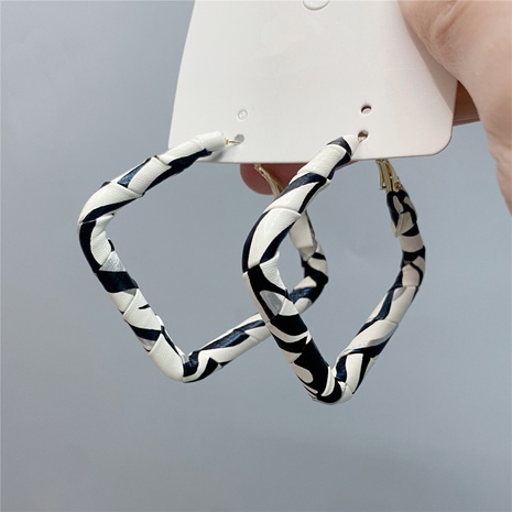 Hohle quadratische Ohrringe mit Leopardenmuster in Rautenform aus Metall's discount tags