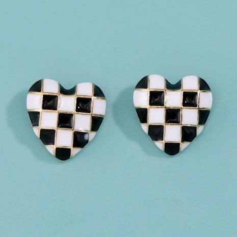 Fashionable heart-shaped black and white lattice pattern earrings NHHUQ532242's discount tags