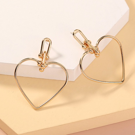 Pendientes de corazón Pendientes de botón de aleación en forma de corazón huecos con personalidad de moda simple's discount tags