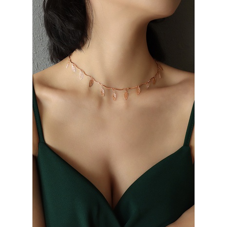 hoja simple de acero de titanio collar colgante de cadena de clavícula femenina's discount tags