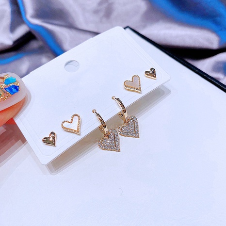 conjunto de tres piezas de pendientes de corazón de circón de concha de moda's discount tags