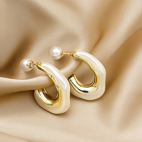 boucles d'oreilles niches en perles en forme de C irrégulières en argent aiguille's discount tags