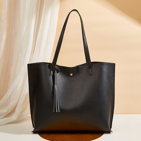 Großhandel Damentaschen Mode-Einkaufstasche einfarbig einfache Webart Quaste Tasche große Kapazität Umhängetasche's discount tags