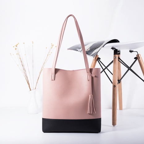 Großhandel Damen-Einkaufstasche 2021 neue Stilkontrastfarbe Big Bag Mode Quaste Tasche's discount tags