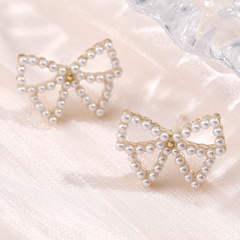 hollow bow-knot shaped fashion pearl earrings