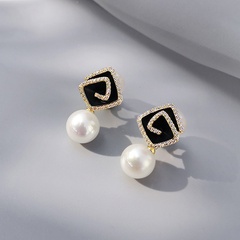 Korean autumn and winter micro-inlaid flowers black drop oil square pearl earrings