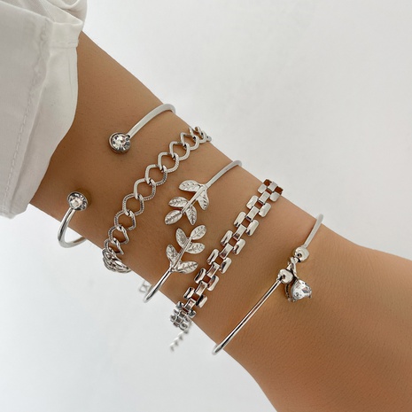 Ensemble de bracelets ouverts en strass et perles de diamants à pointe de feuille géométrique européenne et américaine's discount tags