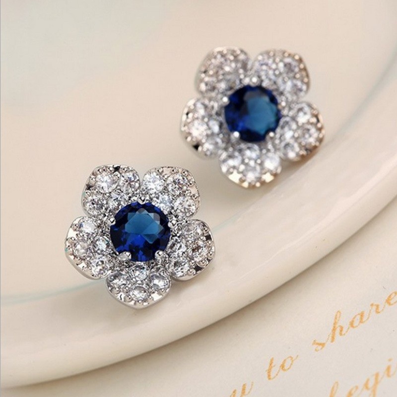Koreanische weie Blume blauer Kristall voller Diamant kleine trendige Ohrringe