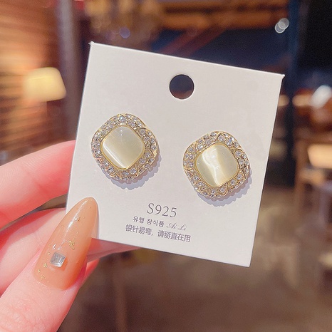 Koreanische Opal-geometrische Mikro-Intarsien-Diamant-Super-Flash-Kupfer-Ohrringe's discount tags