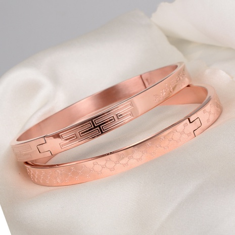 Bracelet à boucle de mode coréen bracelet en acier au titane motif lettre bracelet's discount tags