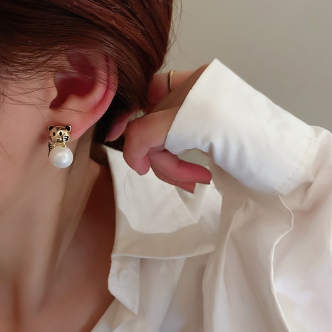 Korean style pearl tiger stud earrings's discount tags