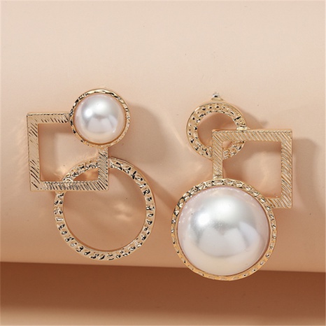 Pendientes de acero inoxidable de perlas asimétricas cuadradas huecas de diamantes de círculo coreano's discount tags