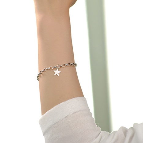 Bracelet en étoile simple à la mode, conception de niche féminine, bracelet en cuivre à chaîne épaisse's discount tags