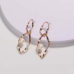 European and American shaped metal natural freshwater pearl earrings
