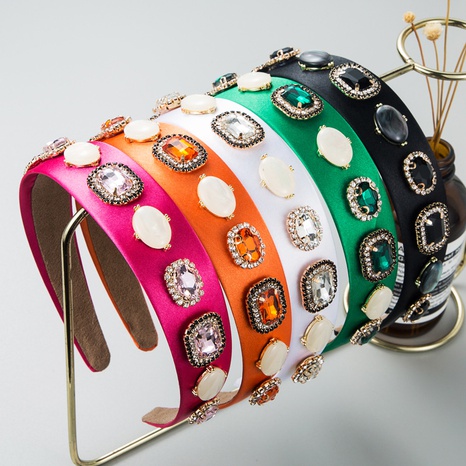 Diadema de color brillante barroco retro de diamantes de imitación de tela simple de moda's discount tags
