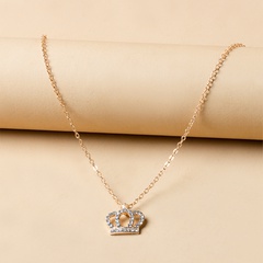 Collier chaîne de clavicule avec pendentif couronne de diamants